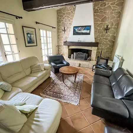 别墅 La Bastide De La 尼姆